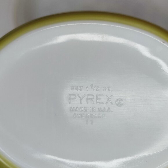 PYREX 043 Oval Casserole 1 1/2 Qt Olives Berries VERDE Avocado Green W/Lid USA - Picture 6 of 10